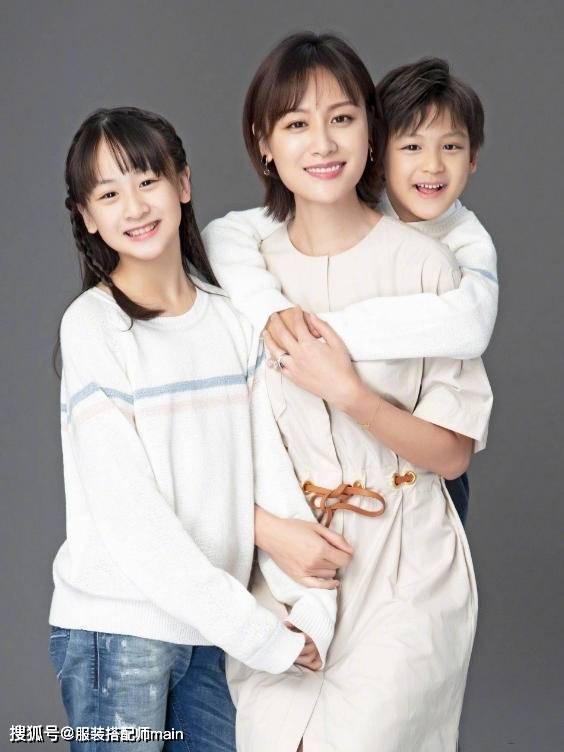 田亮|原创田亮儿子比他还帅，穿工装羽绒服T台走秀，小小年纪挺有男模范儿