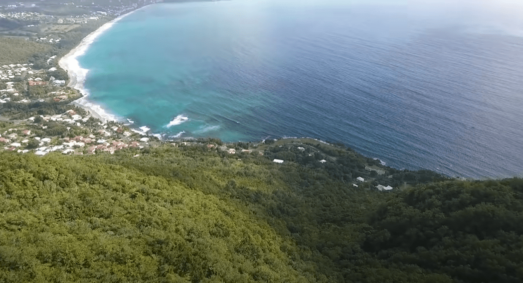 位于加勒比海的小安的列斯群岛的一个法国岛屿——马提尼克岛,因当地