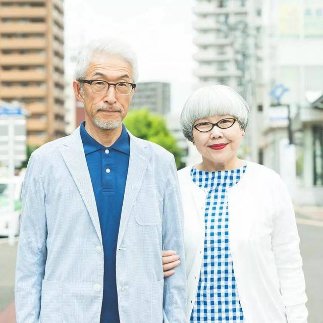 情侣|想要情侣装不土不俗，轻松学会3个技巧，成为朋友圈秋日模范穿搭