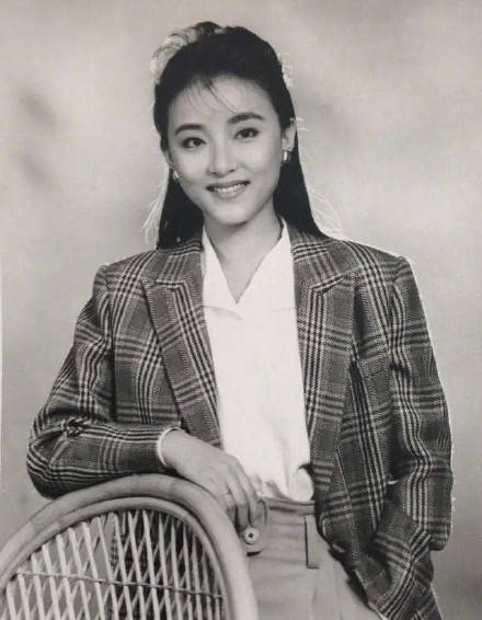 52岁杨澜惨遭排挤?曾和费翔爱恨缠绵 二婚后嫁亿万富豪!