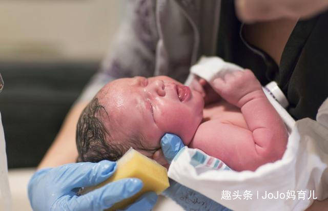 男婴|宝宝出生后都有哪些经历，你知道吗？八斤男婴出生两小时夭折