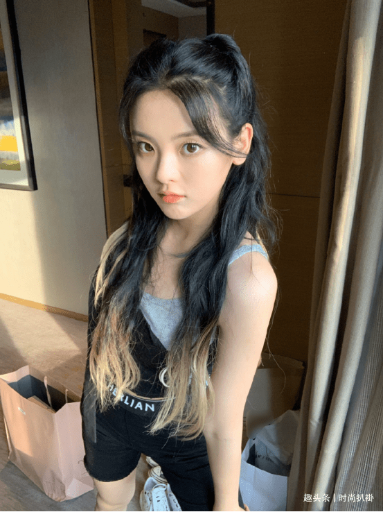 服装|杨超越的百变风格真是绝了！玩转各色服装搭配，看上去可盐又可甜