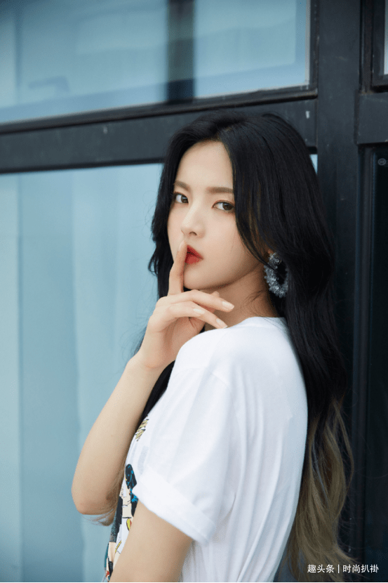 服装|杨超越的百变风格真是绝了！玩转各色服装搭配，看上去可盐又可甜