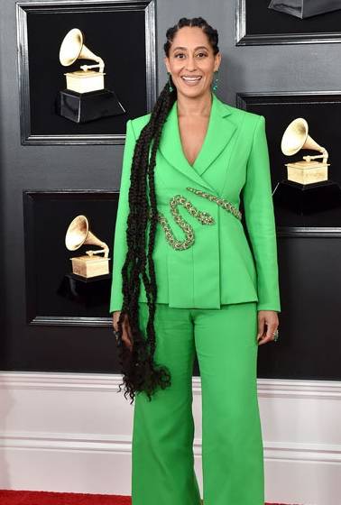 贝拉|春季充满活力的颜色！贝嫂红色高级又精神，贝拉、吉吉十足少女感