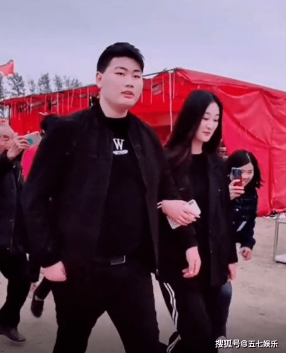 大衣哥家最近情况 c024e6c261ea46a2a23e2e38b29b1519.png