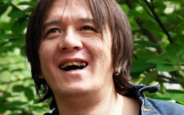 瘾君子贾宏声:伍宇娟为他下跪,周迅因他崩溃,43岁跳楼身亡