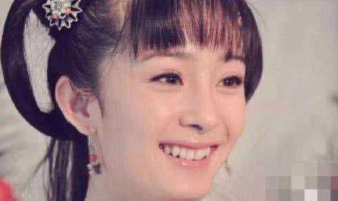 可以戴白色的头饰 0efb079a90cf41f08d623d33e147c9a5.jpeg