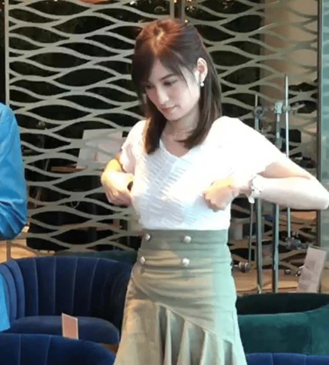 人前人后?前tvb新闻小花陈嘉倩被指黑脸不配合,女神形象崩塌