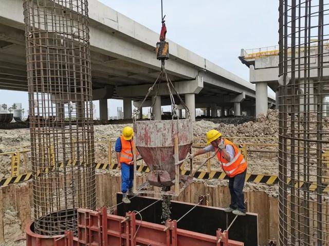 为工程桥梁系梁,承台施工拉开了帷幕,开启了桥梁工程