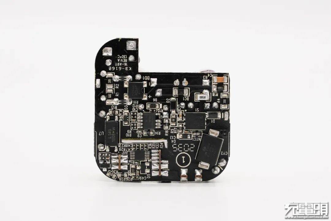 设计|拆解报告：UIBI柚比30W 1A1C氮化镓快充充电器