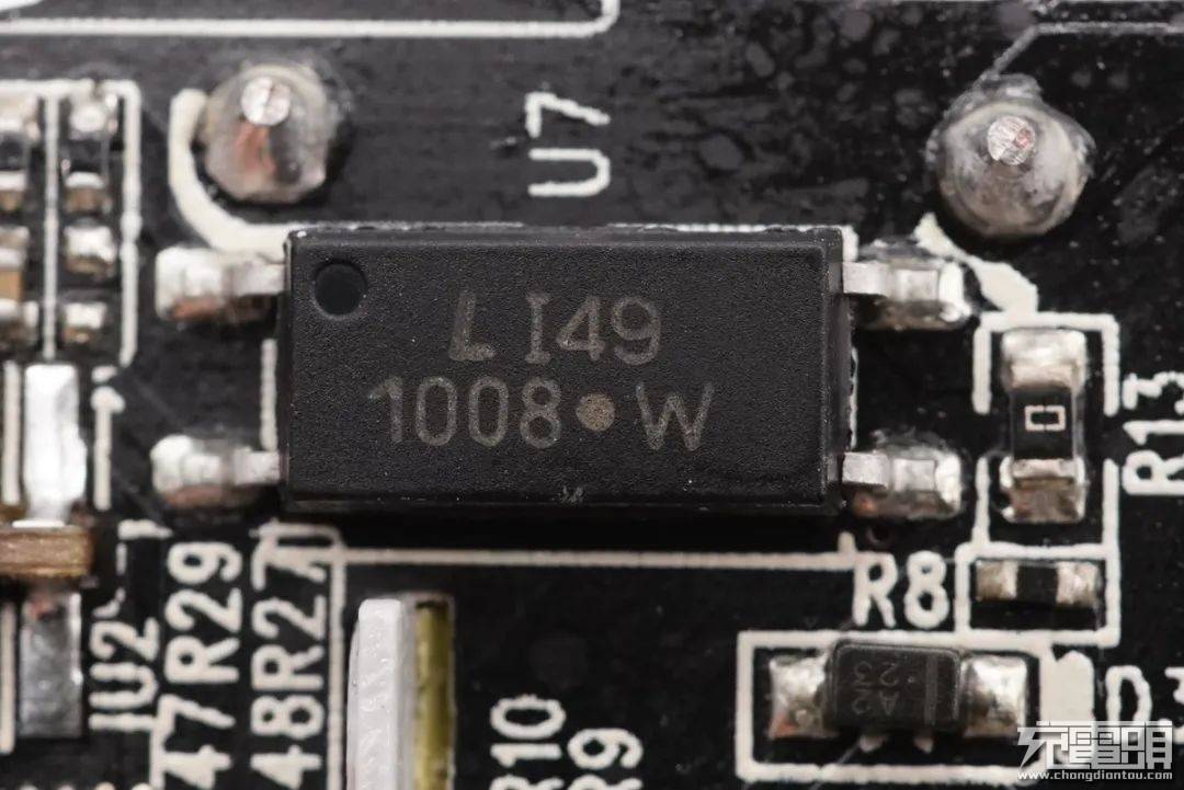 设计|拆解报告：UIBI柚比30W 1A1C氮化镓快充充电器