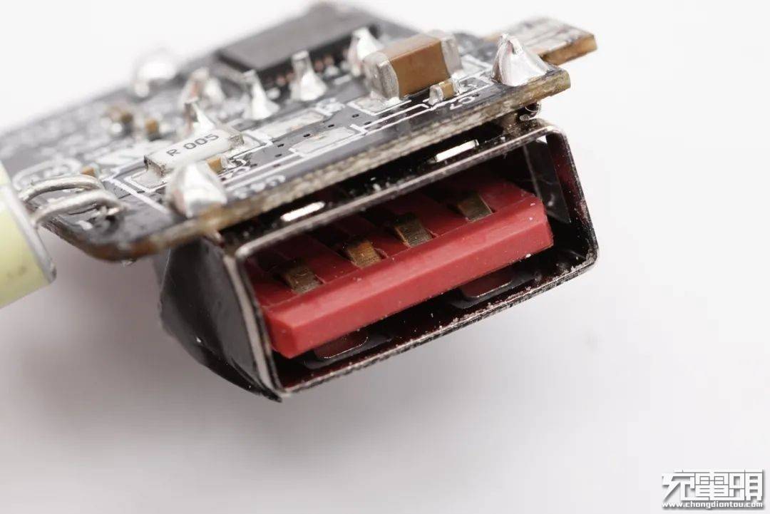 设计|拆解报告：UIBI柚比30W 1A1C氮化镓快充充电器