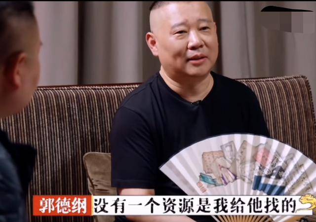 郭德纲罕见晒与郭麒麟合照,在线求对方给买蟒?