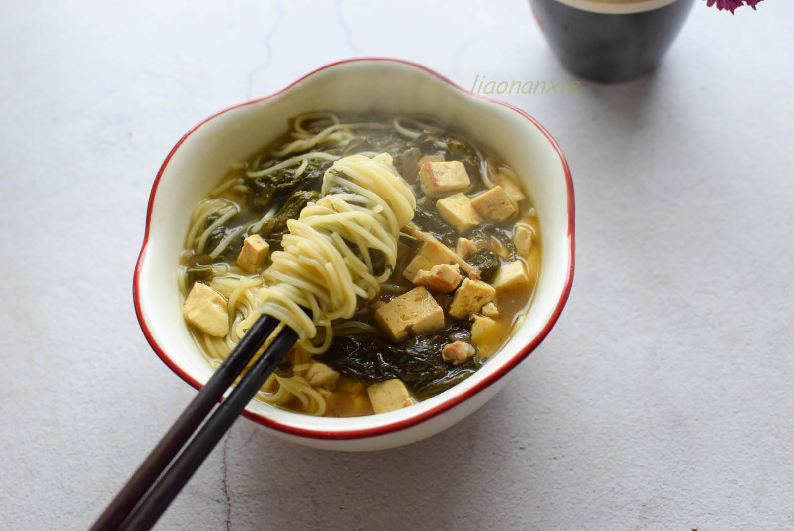 原创河南南阳的特色美食,芝麻叶豆腐面,两个要点做出餐馆味道