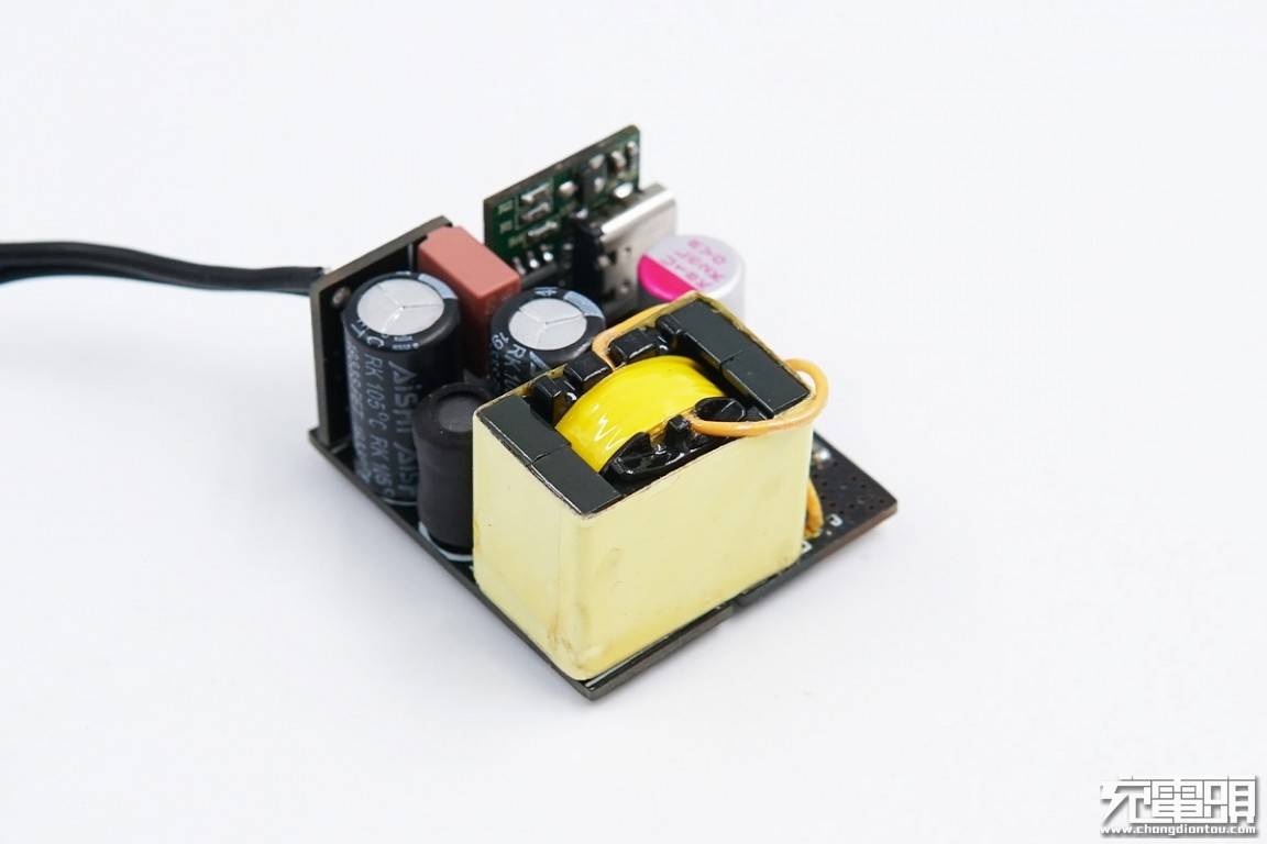 亚成微推出高集成20W PD快充方案，专为iPhone12设计_搜狐网