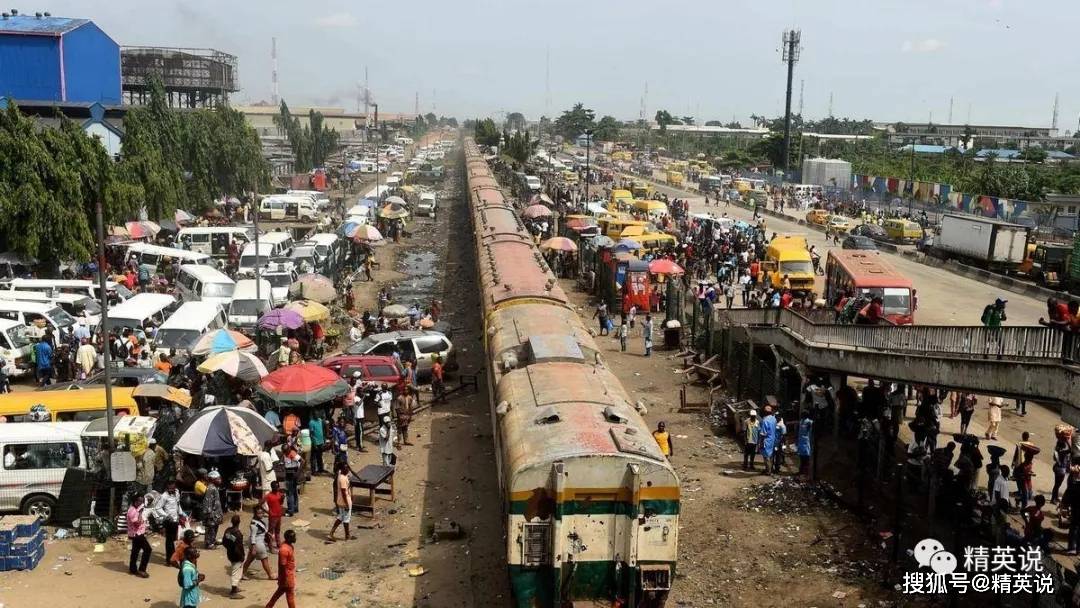 靳东|中国大妈被骗爱背后,有人网恋非洲鲜肉、卖房转账被骗千万,还哭着为他们辩解