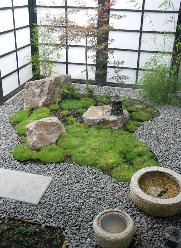 山丘型庭院,还可在平坦的庭院中形成造型奇特,个性多彩的禅宗庭院景观