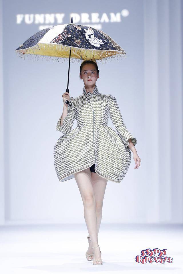 时尚|科技与时尚相融合——FUNNY DREAM高定礼服童装秀