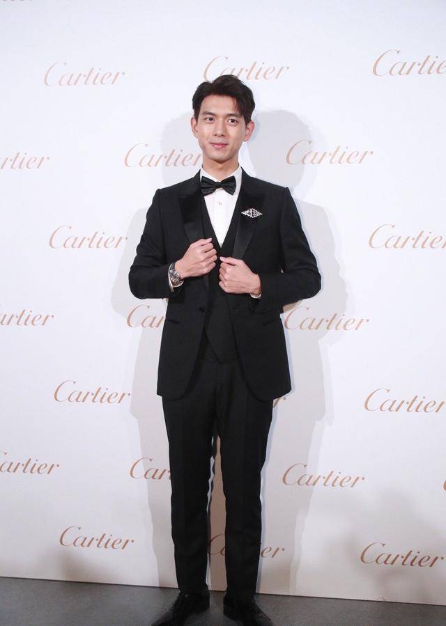 高调|李现终于再次高调！久违红毯造型霸气十足，入围韩国视帝火到国外