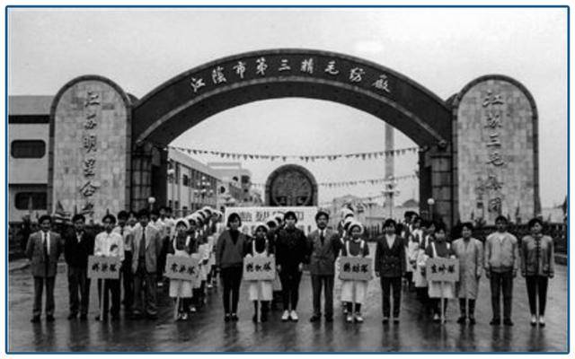 叫嚣干掉优衣库，90亿库存没人要，花16亿去养马