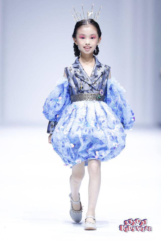 时尚|科技与时尚相融合——FUNNY DREAM高定礼服童装秀