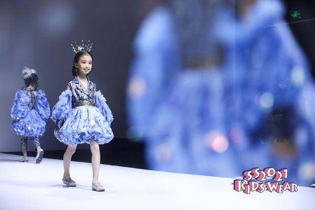 时尚|科技与时尚相融合——FUNNY DREAM高定礼服童装秀