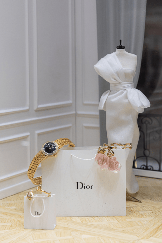 袁冰妍|李冰冰教你穿衣，袁冰妍喂你吃冰激凌…神仙般的日子不过如此！