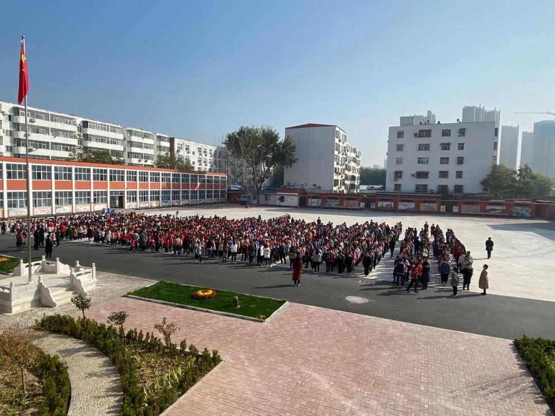 吹响安全号 与安全同行 衡水市河西小学开展消防演练