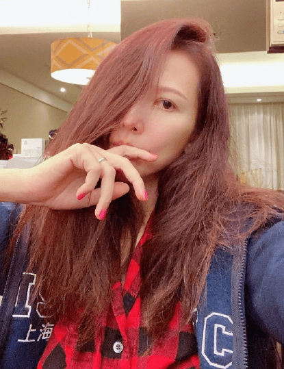 怎么自拍出撩人的照片 fb959466f18a4ed9a6e7fc8e2601aaae.png