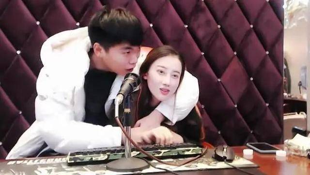 我们就到这里吧,李雨蒙发文欲离婚,赵小磊"来件袈裟"要出家_手机搜狐