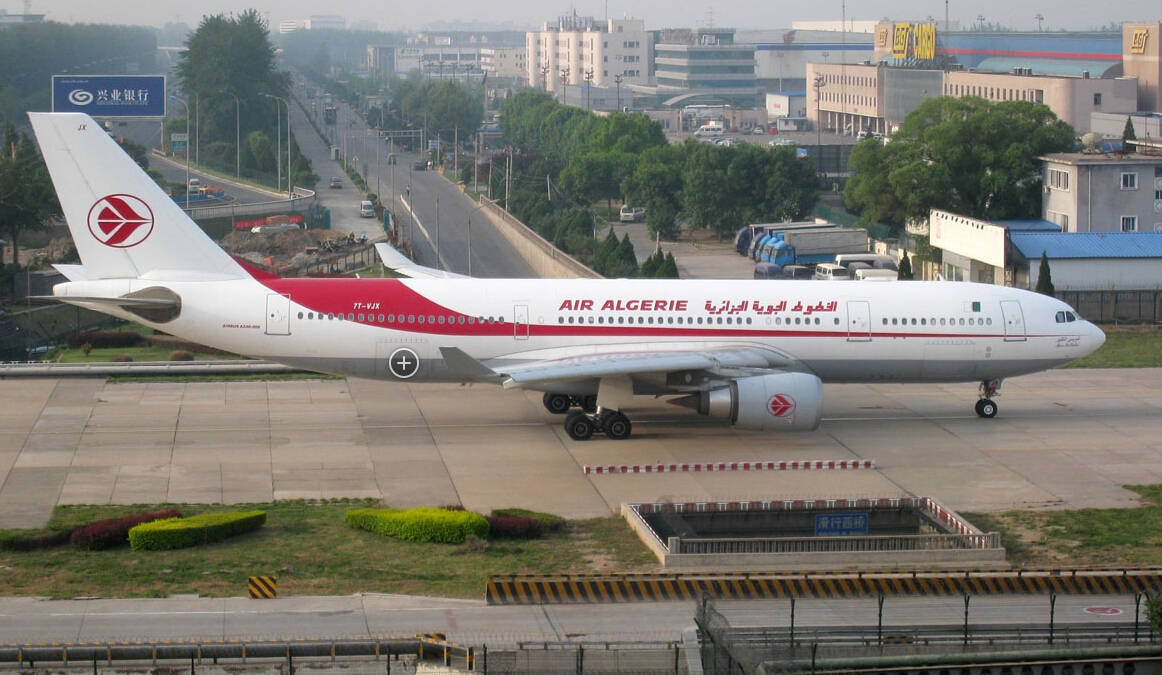 国际机场的空姐 899591b8c3bd4ea88051193f2d470f10.jpeg