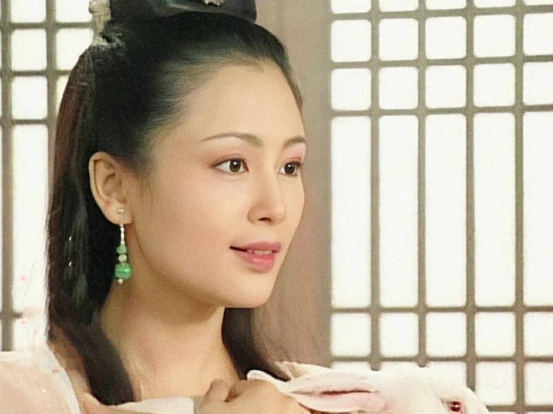 嫦娥|同样演仙女,神颜热巴被全网吐槽,她却成为美到上天的白月光?