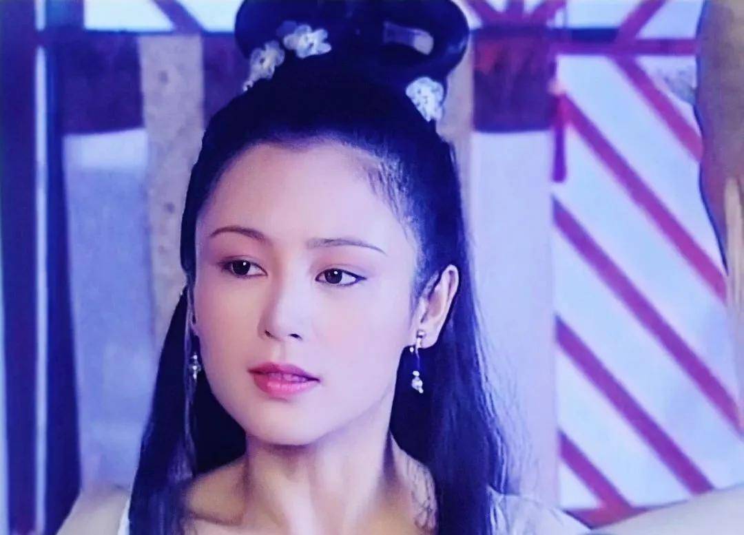 嫦娥|同样演仙女,神颜热巴被全网吐槽,她却成为美到上天的白月光?
