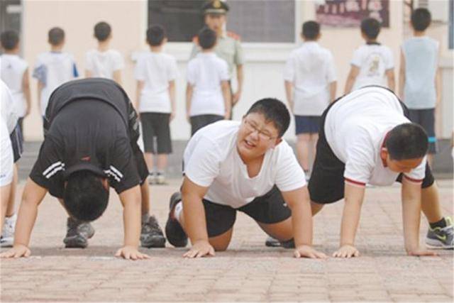 男孩|是发育晚还是本身长不高？有4个特征可安心男孩不怎么长个