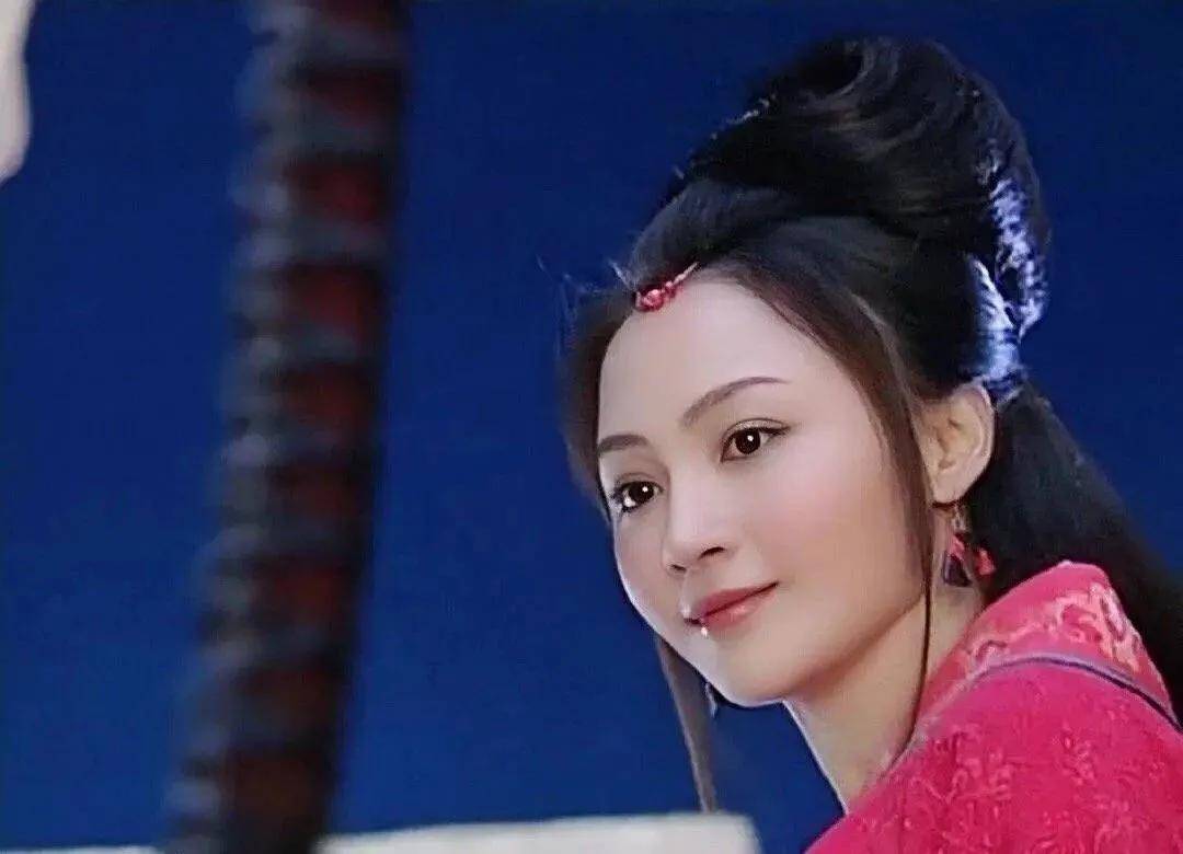 嫦娥|同样演仙女,神颜热巴被全网吐槽,她却成为美到上天的白月光?