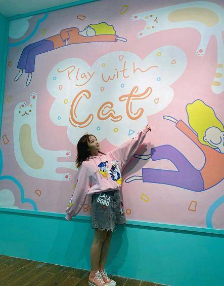 西装|21岁林妙可离开妈妈大变样!穿格纹西装干练不少,终于不幼稚了