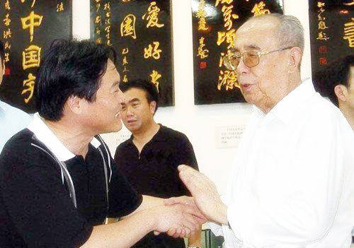 杨白冰将军在1955年被授予上校军衔，33年后成为了上将
