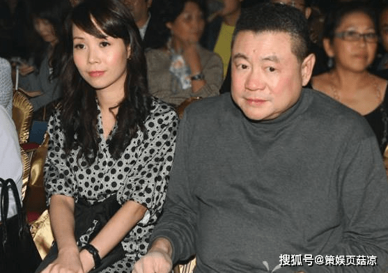 当时刘銮雄正与王颖妤交往,而女方是吕丽君打工所在店的常客,经常前来