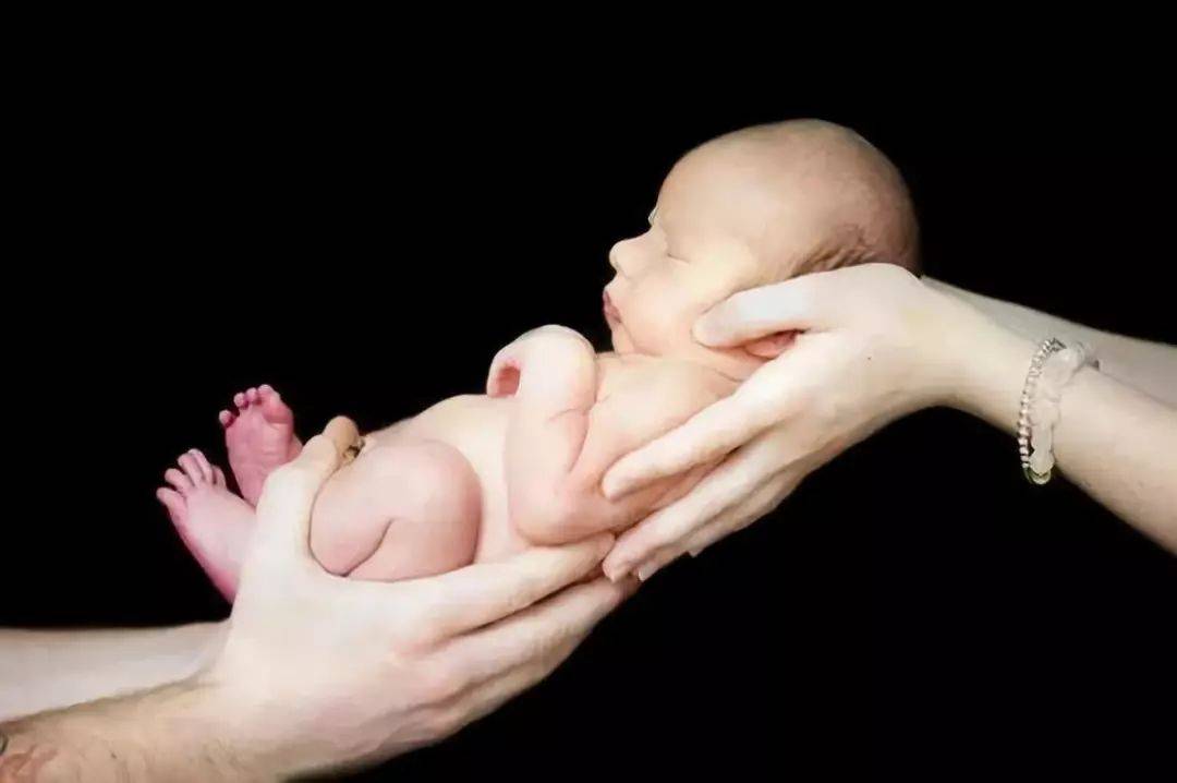 梦境的温柔启示，解析梦见生小孩顺产没哭的深层含义