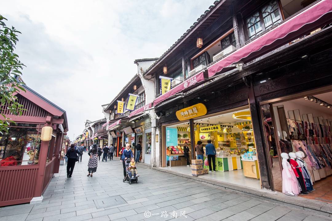 河坊街|杭州第一名街，再现清末民初风貌，首富胡雪岩在此建药堂悬壶济世