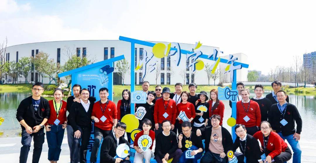 故事传记|马云最重要的一次“创业”，迎来五年“小考”