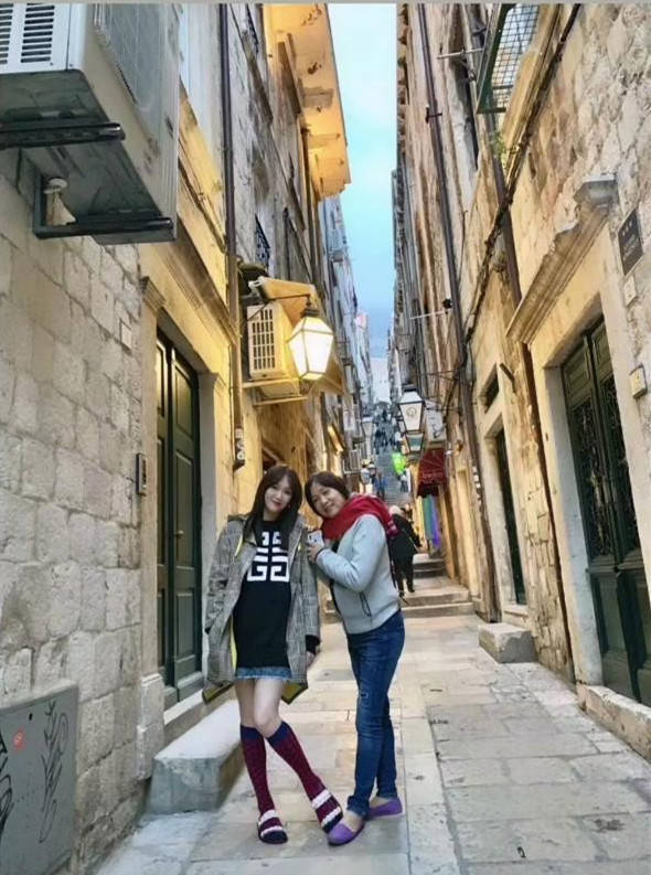 皱纹|陈乔恩才41岁老太快了，眼角皱纹明显，跟同龄人比像慈祥老太太！