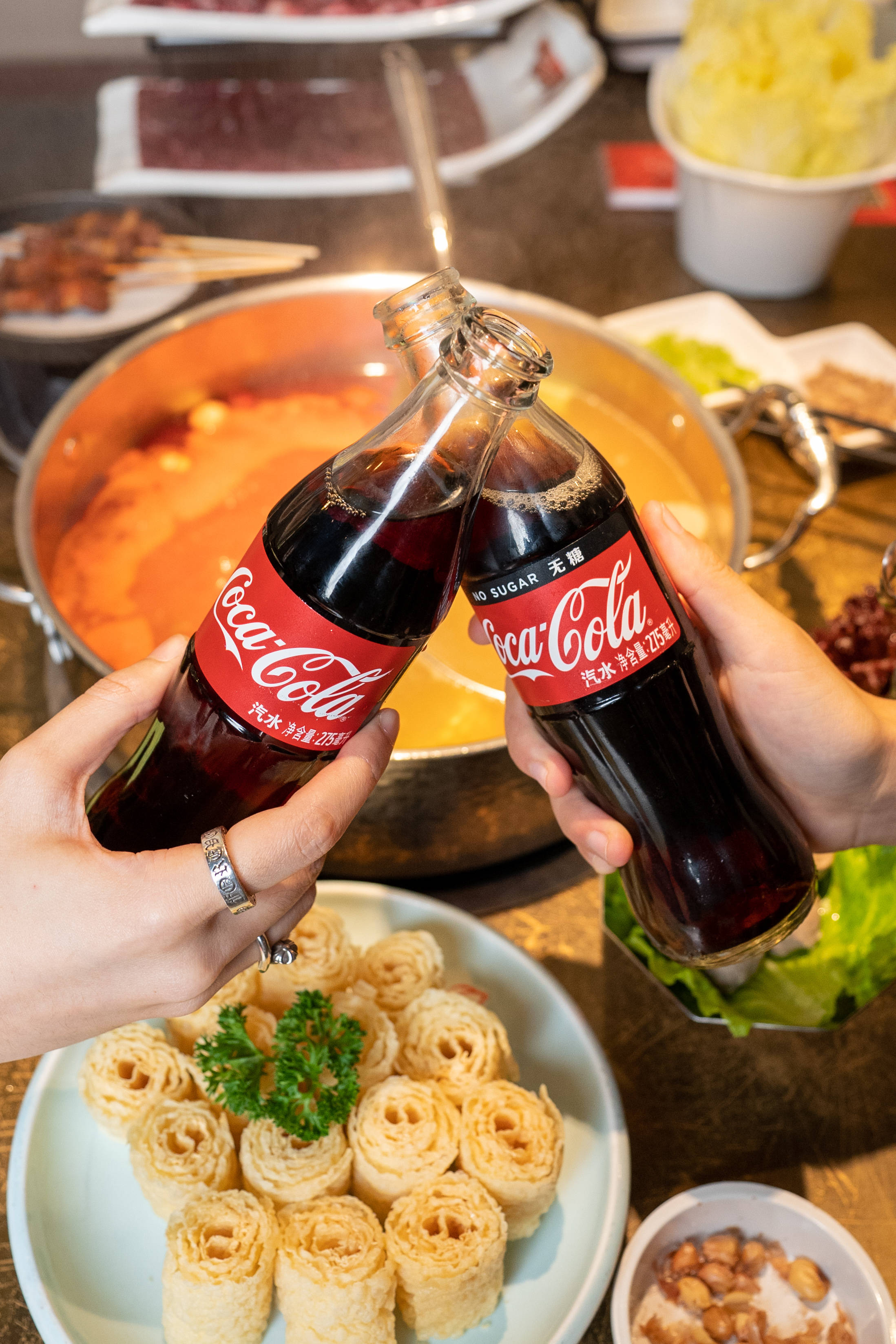 可口可乐首发欢响瓶为什么盯上这家牛肉火锅店