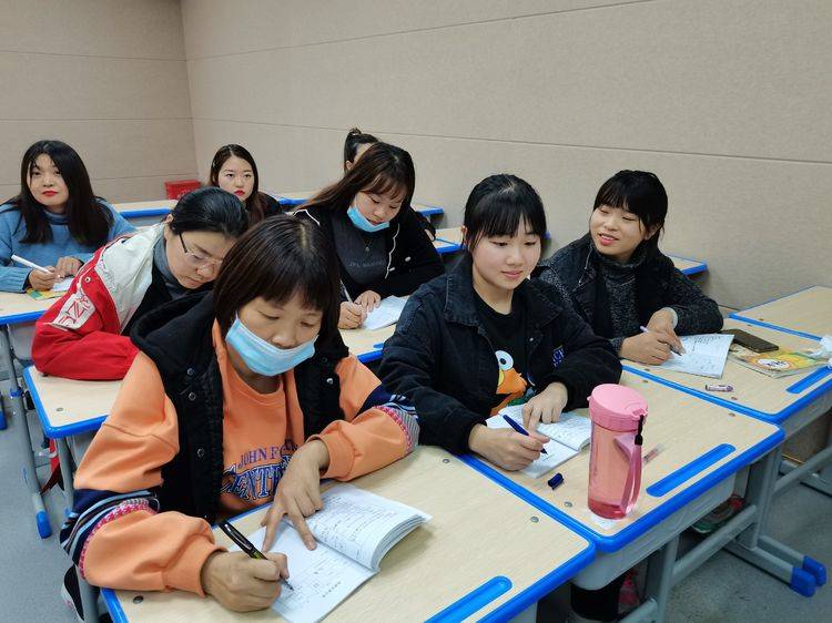 消息资讯|新郑市实验小学低学部举行“观察提升教学 教研助力成长”语文教研活动