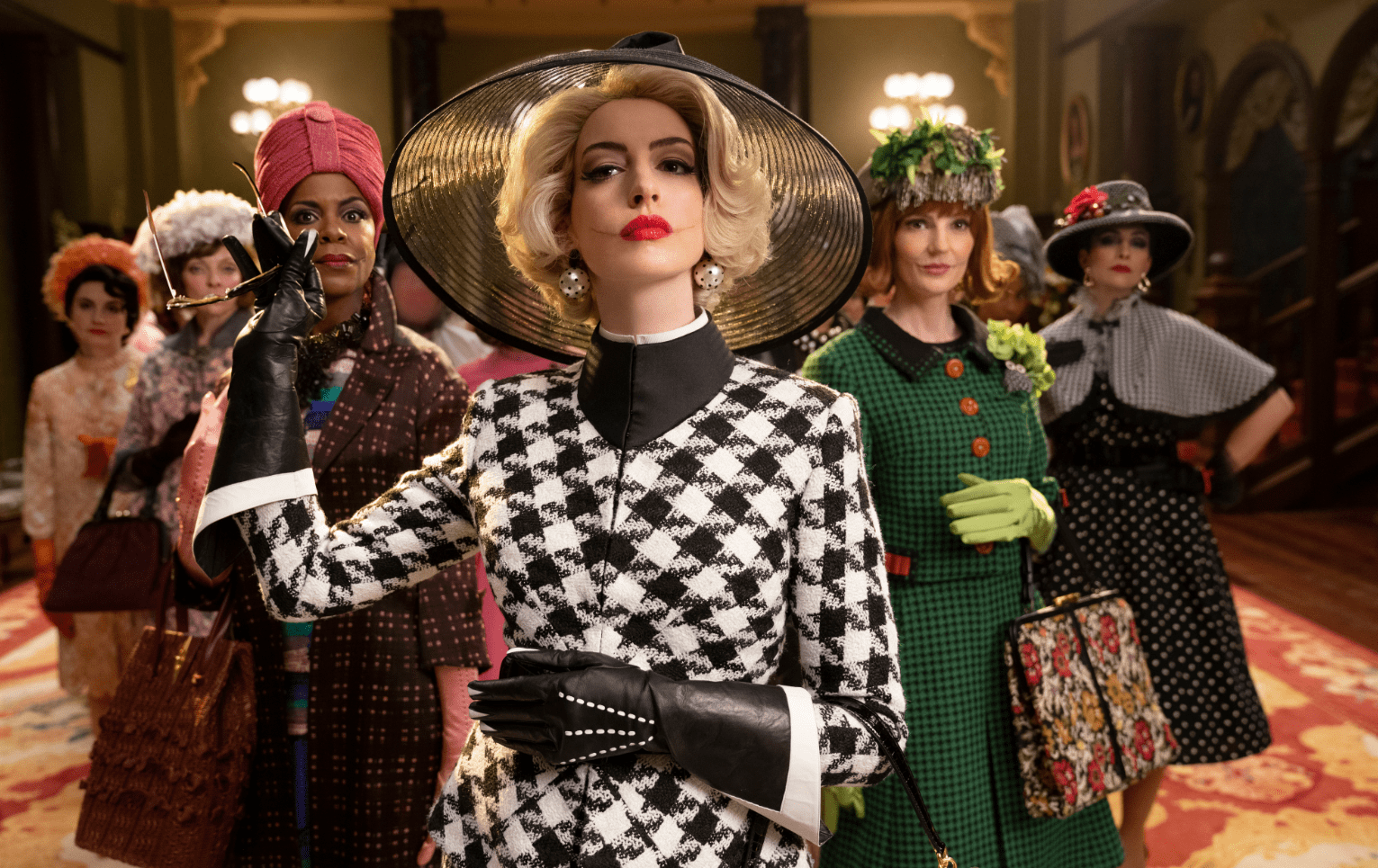 奇幻冒险喜剧新版《女巫》发正片片段安妮-海瑟薇又美又疯癫_搜狐网