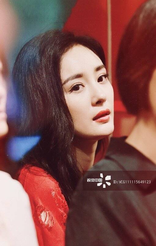 摄影|杨幂生图看起来很明艳，被学摄影网友戳穿真相，是被锐化过