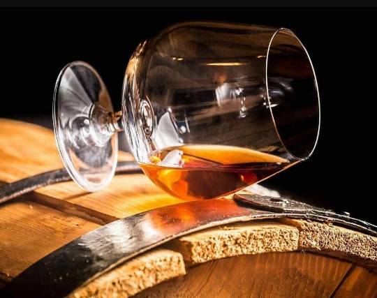 酒精|烈酒威士忌与干邑的区别是什么？