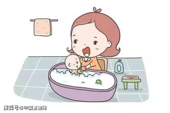 原创秋冬季宝宝在家洗澡这么麻烦,怪不得都去婴儿游泳馆