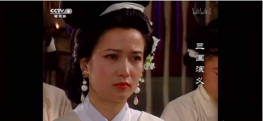 何晴在电视剧《花姑子》里扮演花姑子. 在《红楼梦》中,她是既温柔