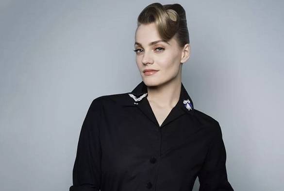 珠宝|梵克雅宝胸针艺术展，从彩宝中塑造珠宝的美，教你如何戴胸针！